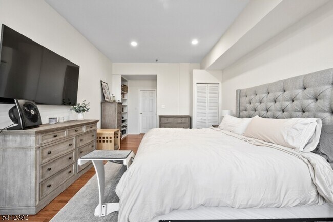 Building Photo - 262 Main St