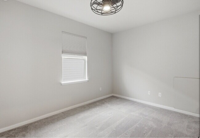 Building Photo - 10051 Mulhouse Dr