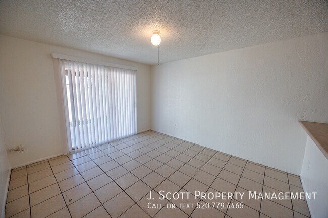 Building Photo - 6528 W Windsor Ave