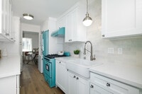 Interior Photo - 314 N Venice Blvd