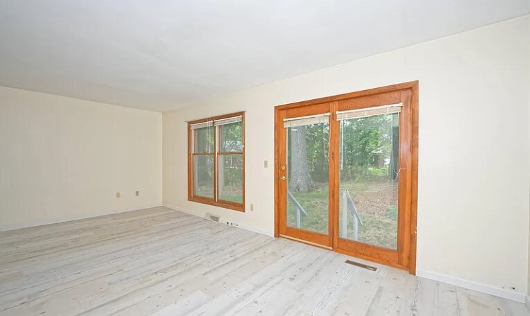 Building Photo - 69 Brenden Ct