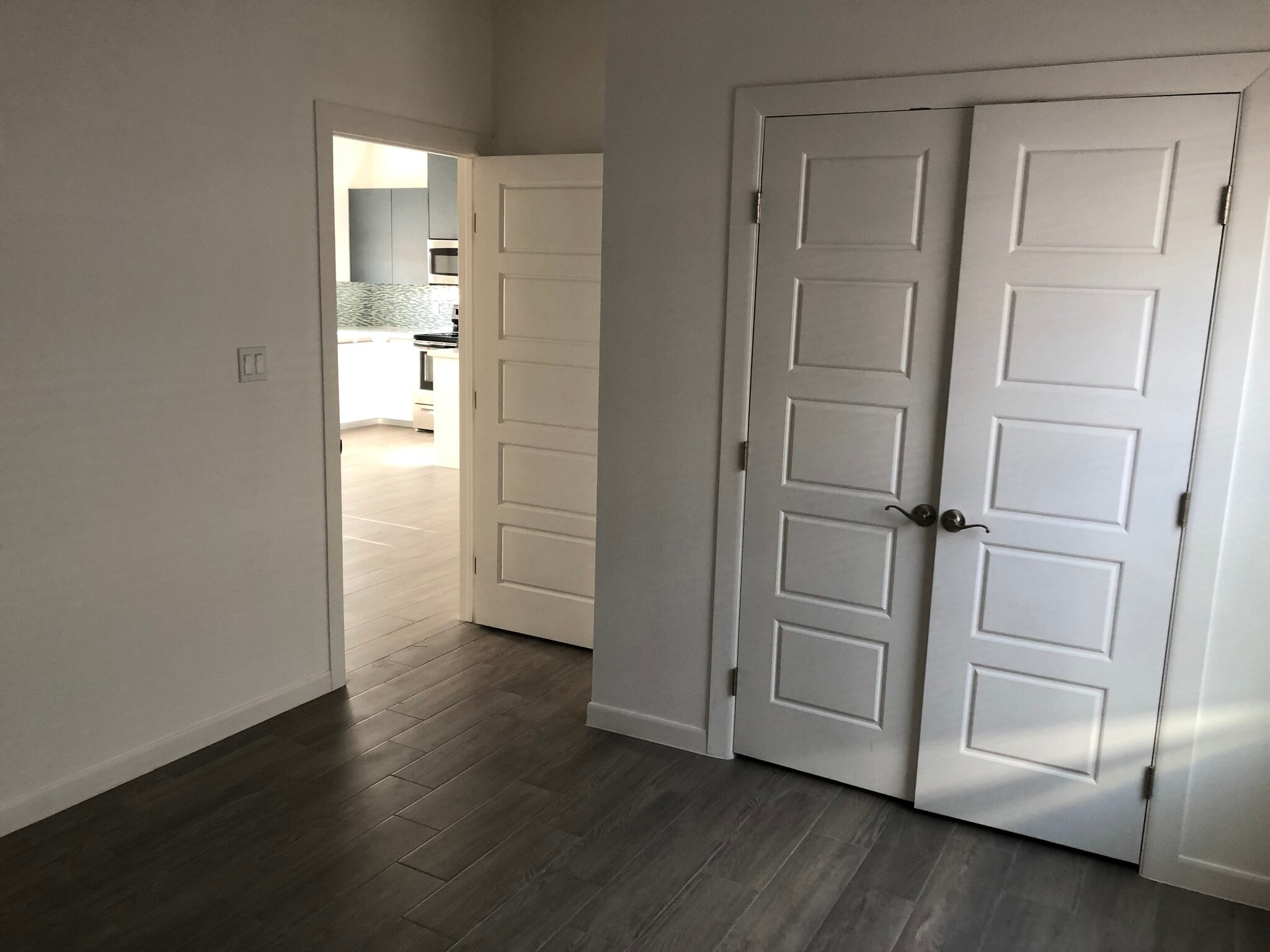 Building Photo - 706 W Carmel Ave