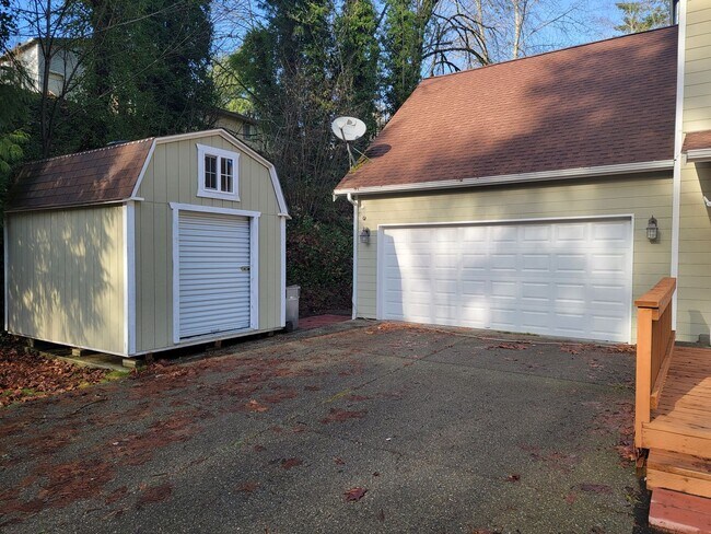 Primary Photo - Spacious and Beautiful 4 bedroom in conven...