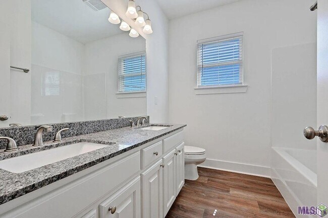 Building Photo - 601 Lake Shelf Dr