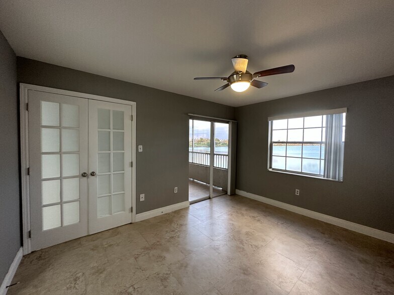 Building Photo - 2811 N Oakland Forest Dr