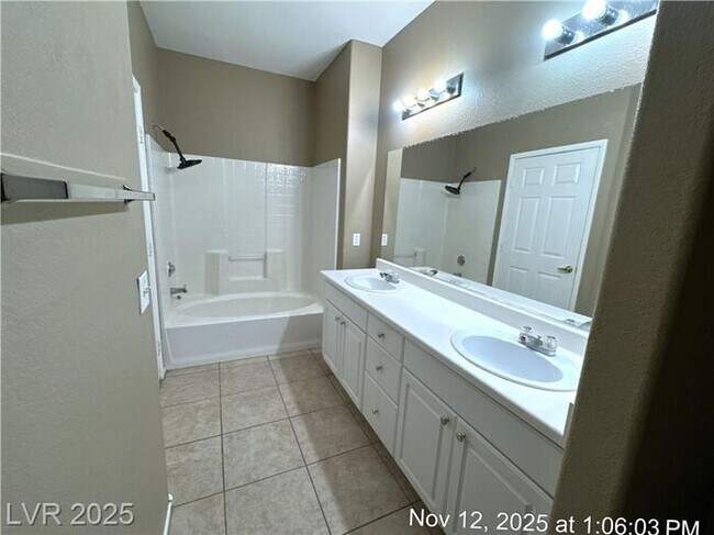 Building Photo - SILVERADO RANCH – 2ND FLOOR CONDO IN A GAT...