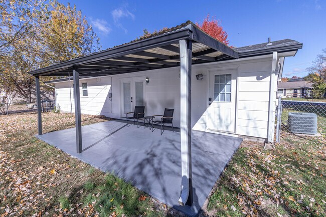 Building Photo - 210 W El Cortez Dr