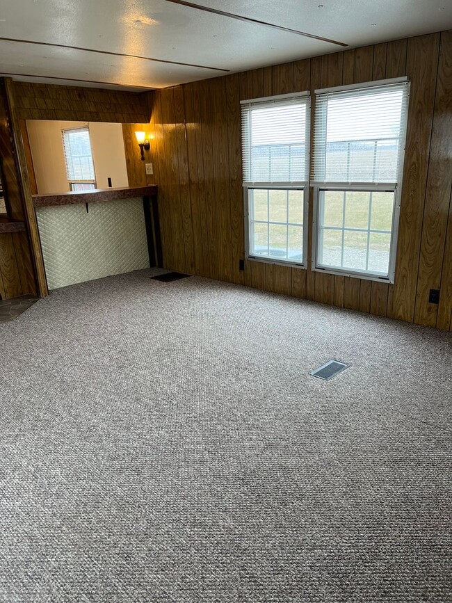 Building Photo - 2 Bed 2 Bath Mobile Home Sitting On 1 Acre