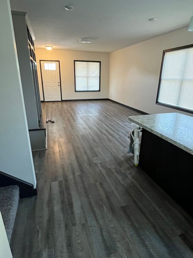 Building Photo - 147 Southpark Dr
