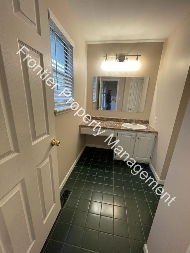 Building Photo - 2116 Doe Run Dr