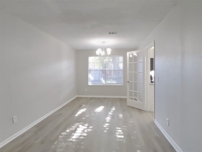 Building Photo - 18139 Lake Bend Dr