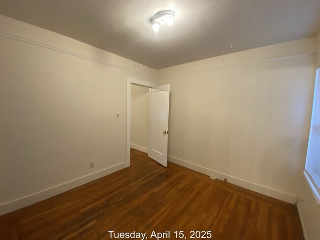 Building Photo - 437 Douglas St