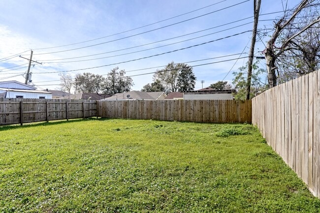 Building Photo - 3417 W Louisiana State Dr