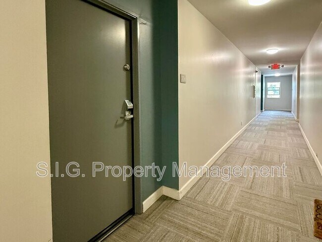 Building Photo - 4500 Laurel Canyon Blvd