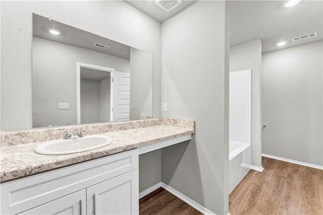 Building Photo - 6814 Memphis