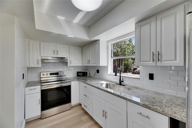 Building Photo - 564 Florida Cir S