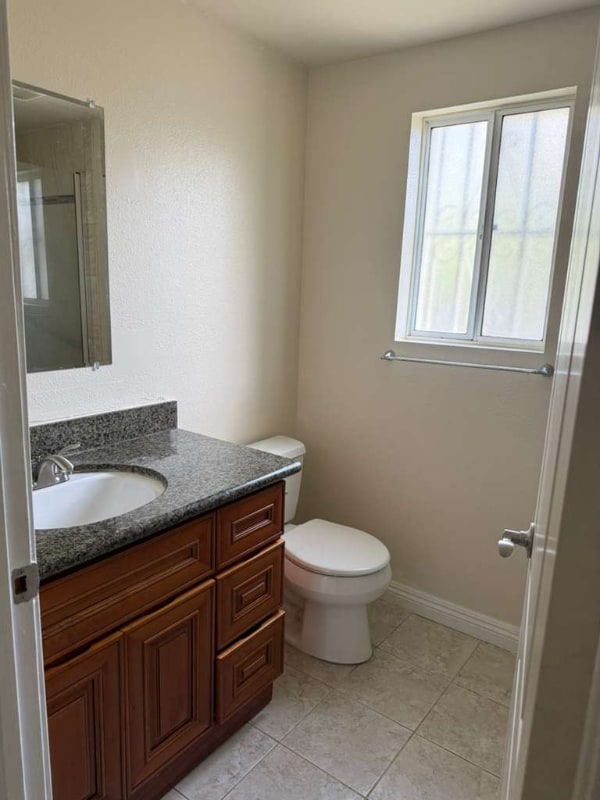 Building Photo - 224 Gladys Ave