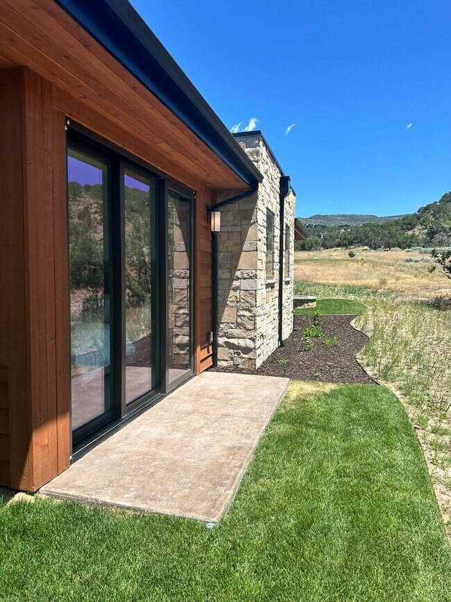 Building Photo - 364 Red Ledges Village Way