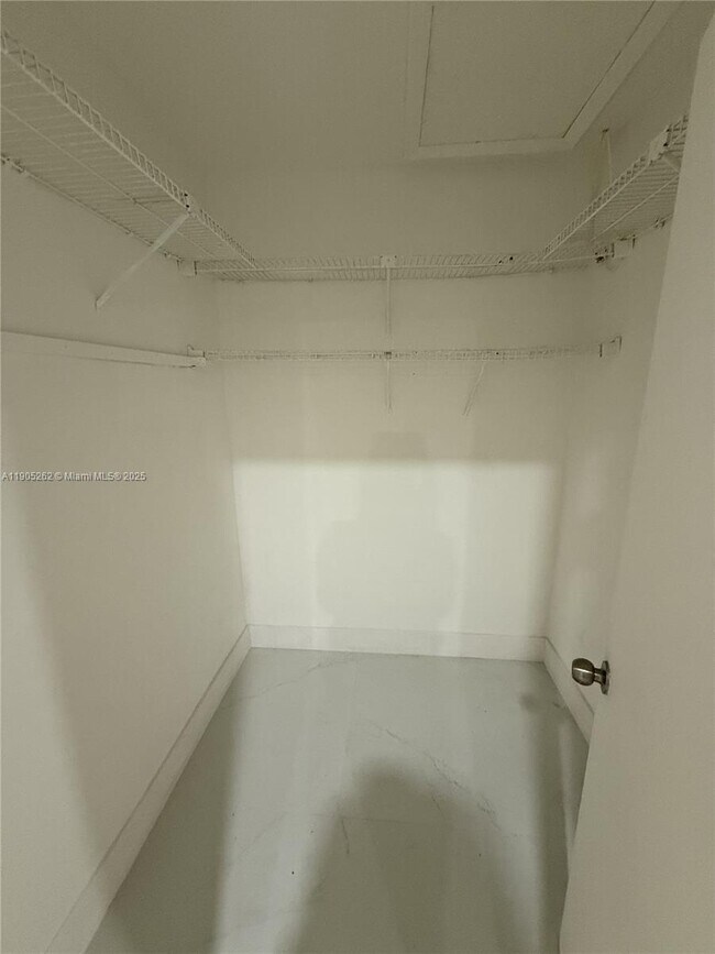 Building Photo - 5515 W 27th Ln