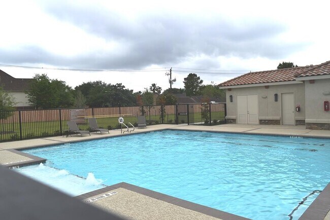 Building Photo - 13117 Stoneleigh Terrace Dr