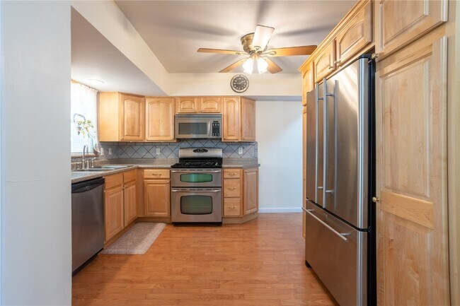 Building Photo - 4464 Mohegan Dr