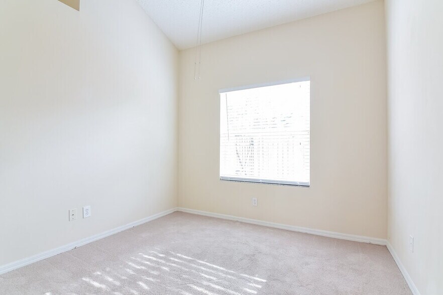 Building Photo - 8719 Exposition Dr