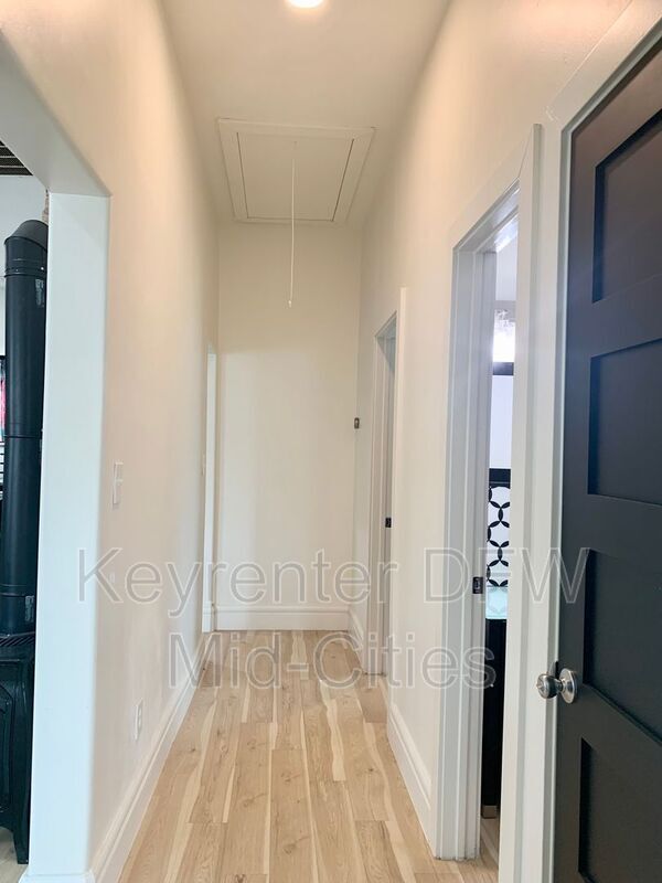 Building Photo - 1512 W Twelfth St