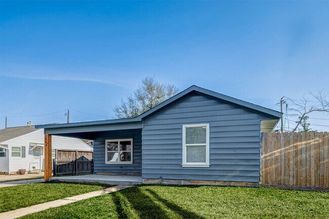 Building Photo - 2043 Alta Vista St