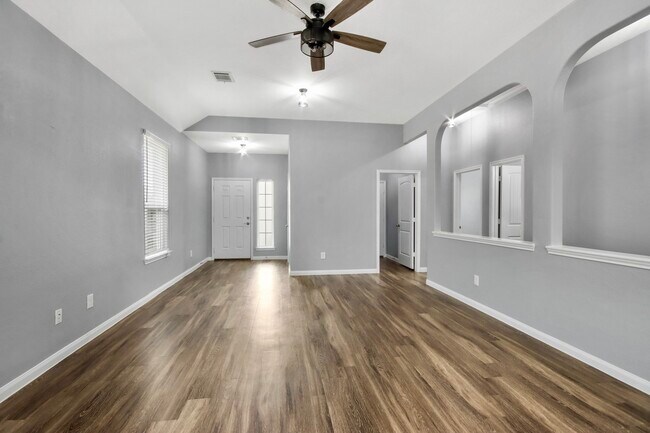 Building Photo - 2335 Spring Hollow Dr