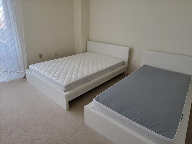 Building Photo - 20515 E Country Club Dr  841 Aventura Fl 3...