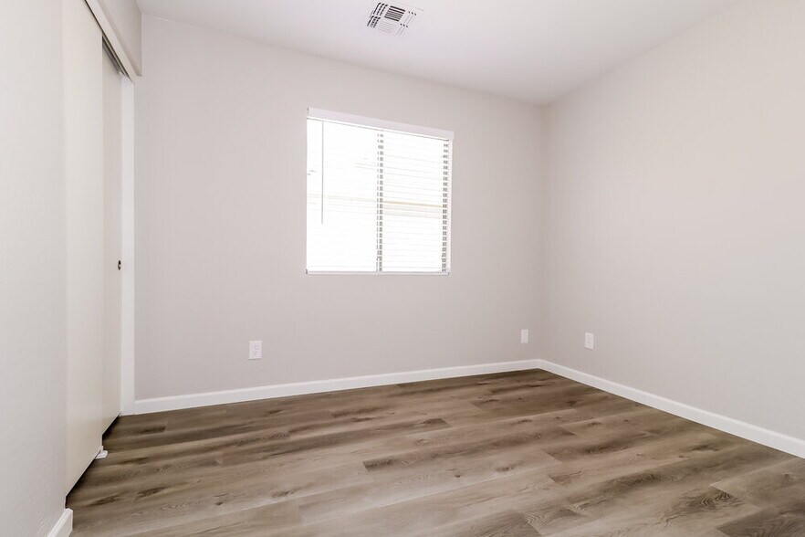 Building Photo - 14309 N 125th Dr