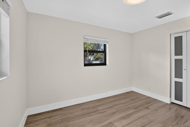 Building Photo - 4329 SW 49th Ct