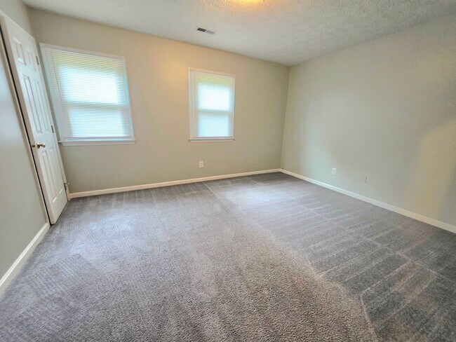 Building Photo - 415 Rosewood Ln