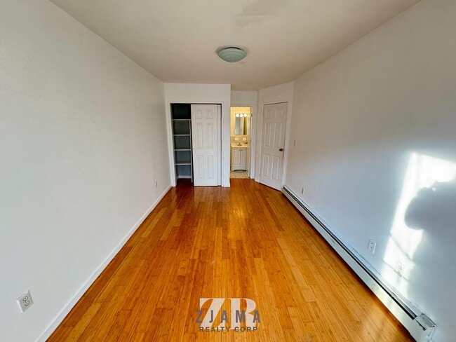 Building Photo - 440 Midwood St