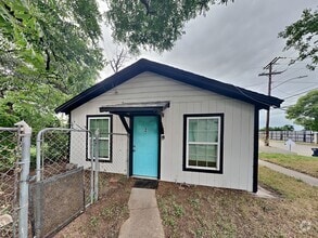 Building Photo - READY NOW! CHECK IT OUT!