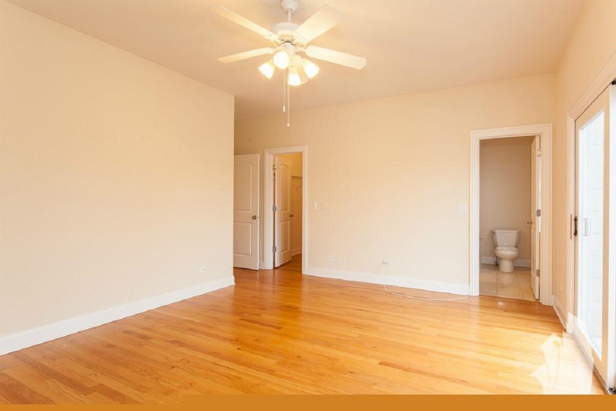 Building Photo - 3829 N Southport Ave