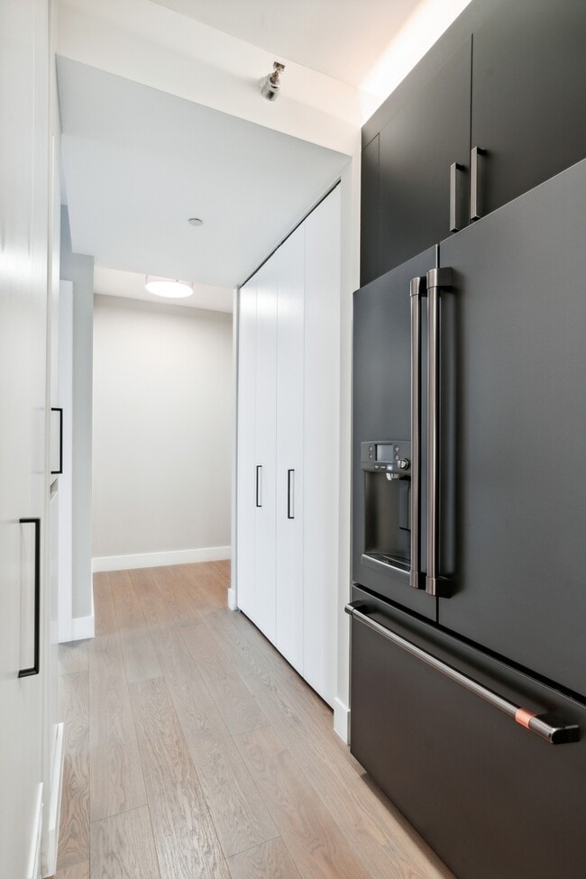 Building Photo - 501 N Clinton St