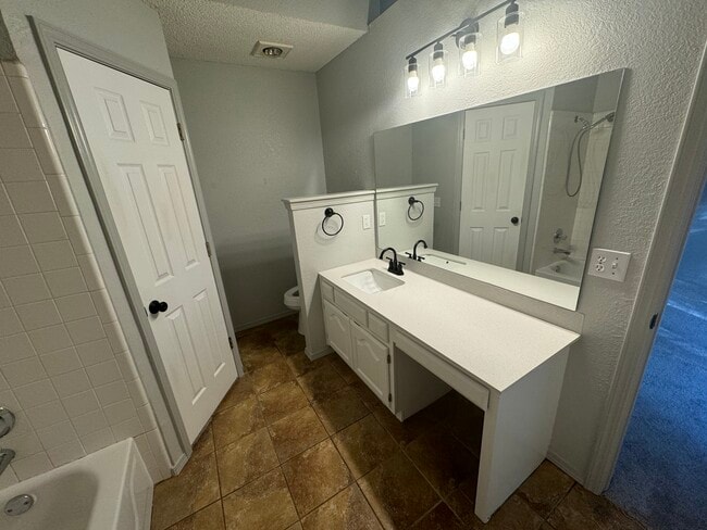 Building Photo - 3009 S Dogwood Pl