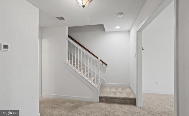 Building Photo - 10 Lenox Ct