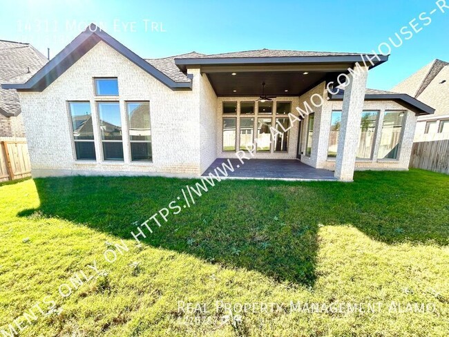 Building Photo - AVAILABLE NOW! Lovely 4 Bedroom / 3.5 Bath...