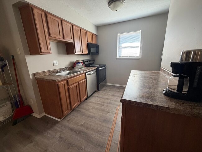 Building Photo - 203 Wheaton Ct