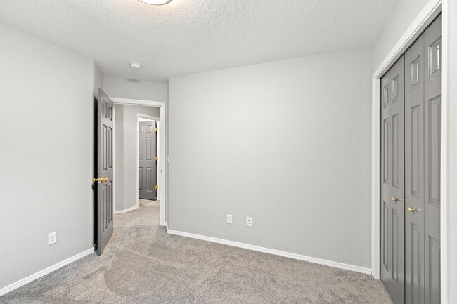 Building Photo - BETHANY 5 bedroom 3 full bath- Beaverton School District- Nike