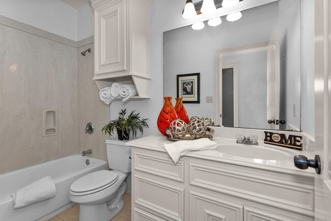 Building Photo - 111 Cove Pl