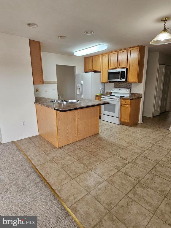 Building Photo - 830 Woodline Dr