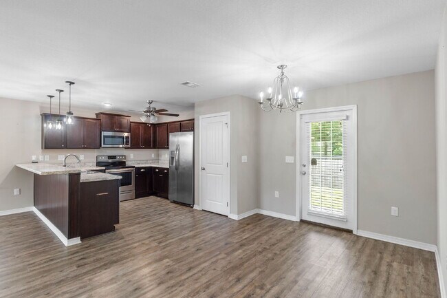 Building Photo - 426 Eisenhower Dr
