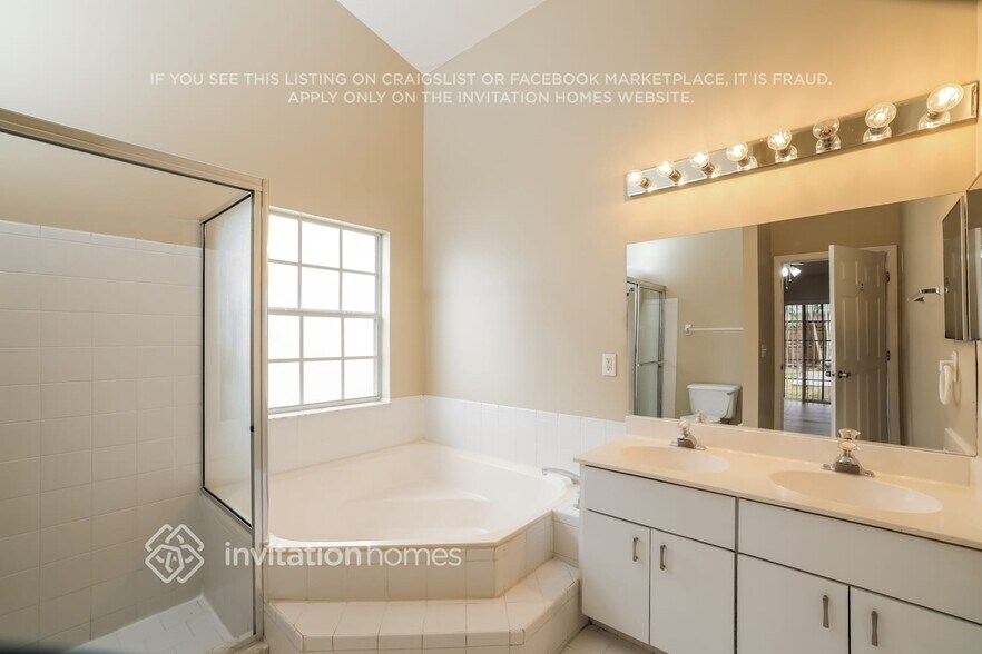 Building Photo - 6067 Ungerer St