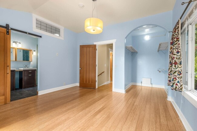 Building Photo - 4061 NE 110th St