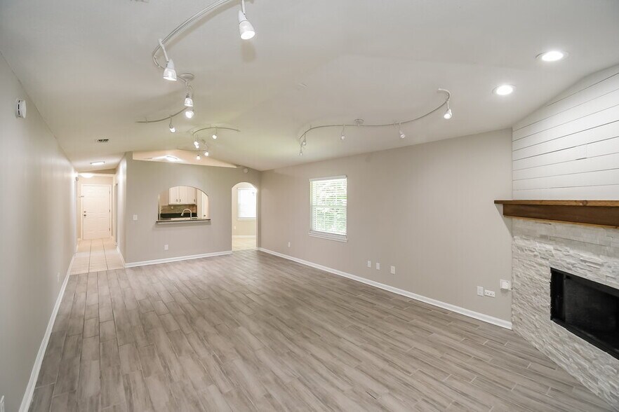 Building Photo - 2721 R S Bailey Dr