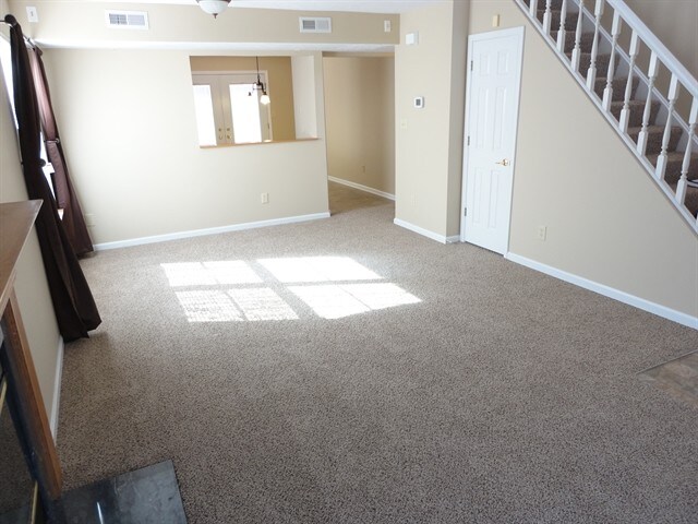 Building Photo - 5943 King Lear Dr