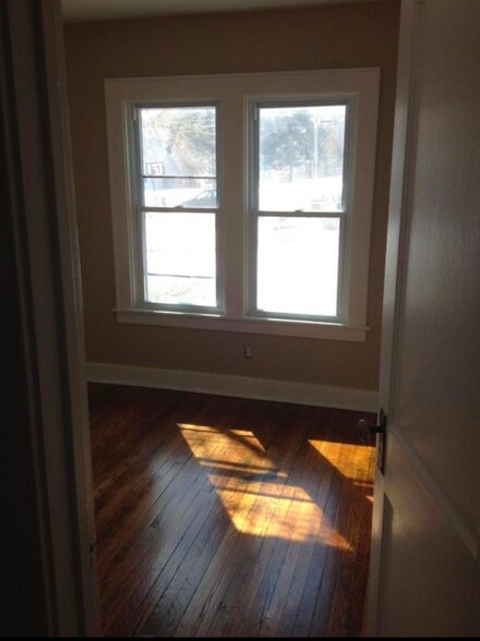 Building Photo - 490 Pleasantview Ave
